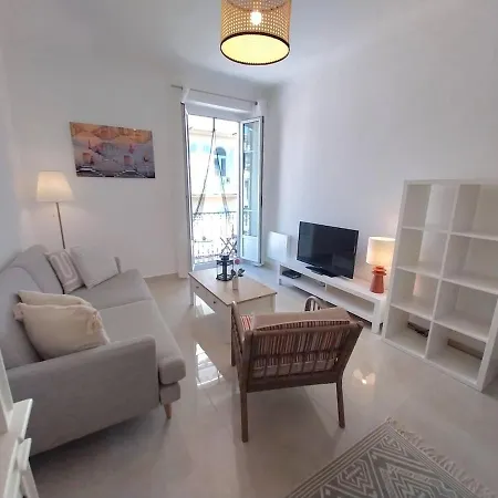 Spacious With Balcony - Center Daire *