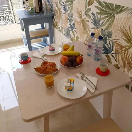 Spacious With Balcony - Center Apartmán