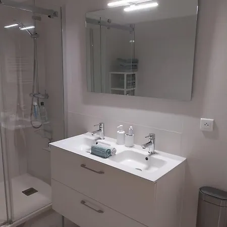 Apartamento Spacious With Balcony - Center