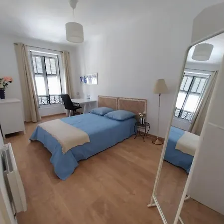 شقة Spacious With Balcony - Center