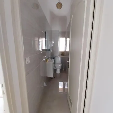 Spacious With Balcony - Center Apartamento Nice