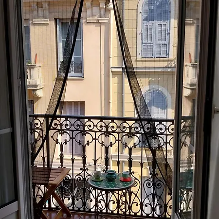 Spacious With Balcony - Center شقة *
