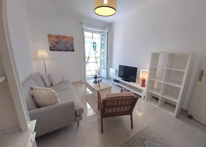 Spacious With Balcony - Center شقة *