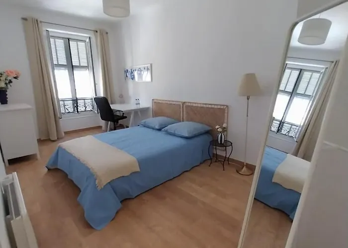 شقة Spacious With Balcony - Center