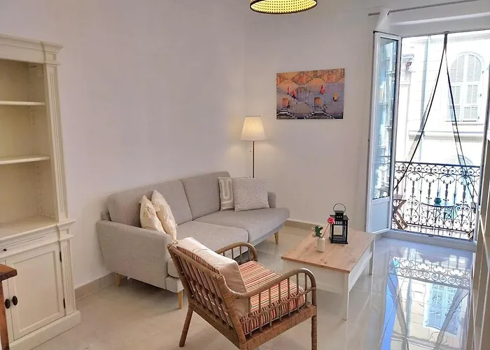 Spacious With Balcony - Center شقة